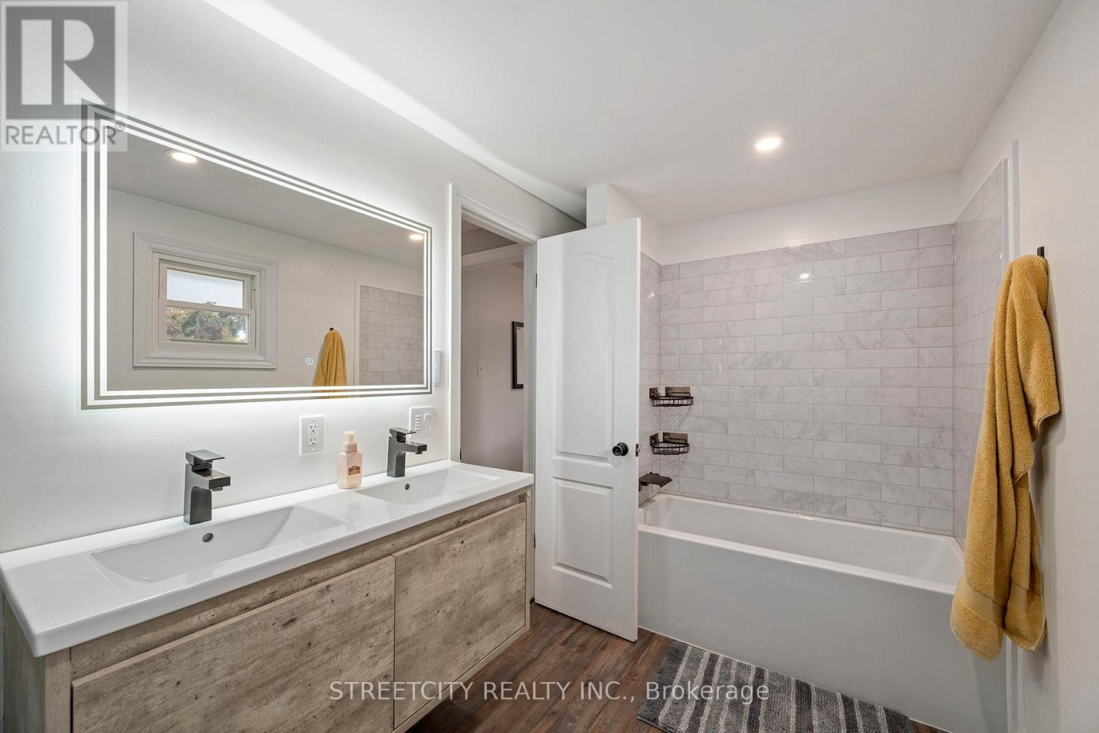 127 Garland Lane, London East, Ontario  N5V 3K9 - Photo 14 - X12481939