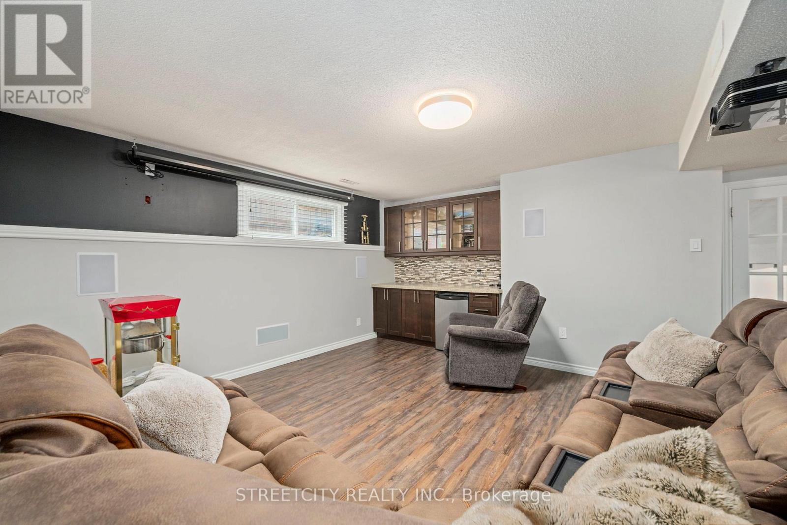 127 Garland Lane, London East, Ontario  N5V 3K9 - Photo 16 - X12481939