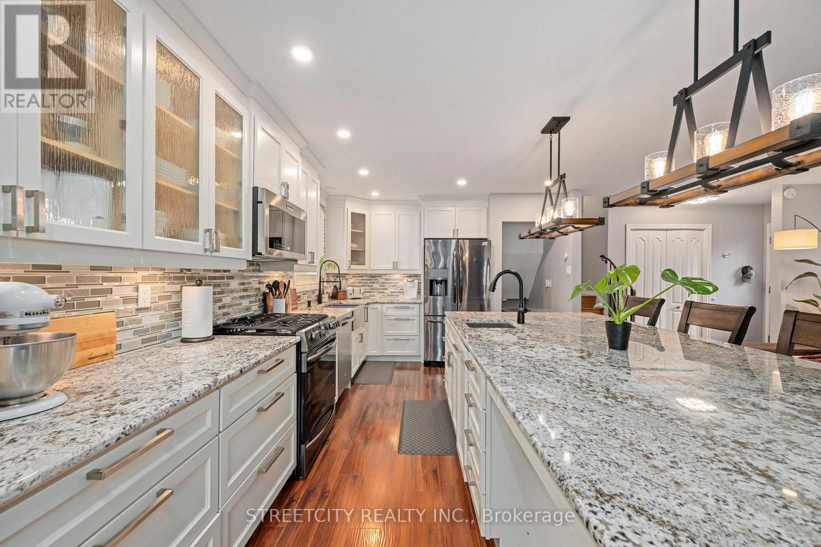 127 Garland Lane, London East, Ontario  N5V 3K9 - Photo 6 - X12481939