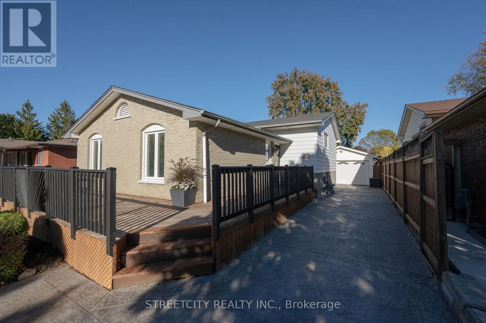 127 Garland Lane, London East, Ontario  N5V 3K9 - Photo 9 - X12481939