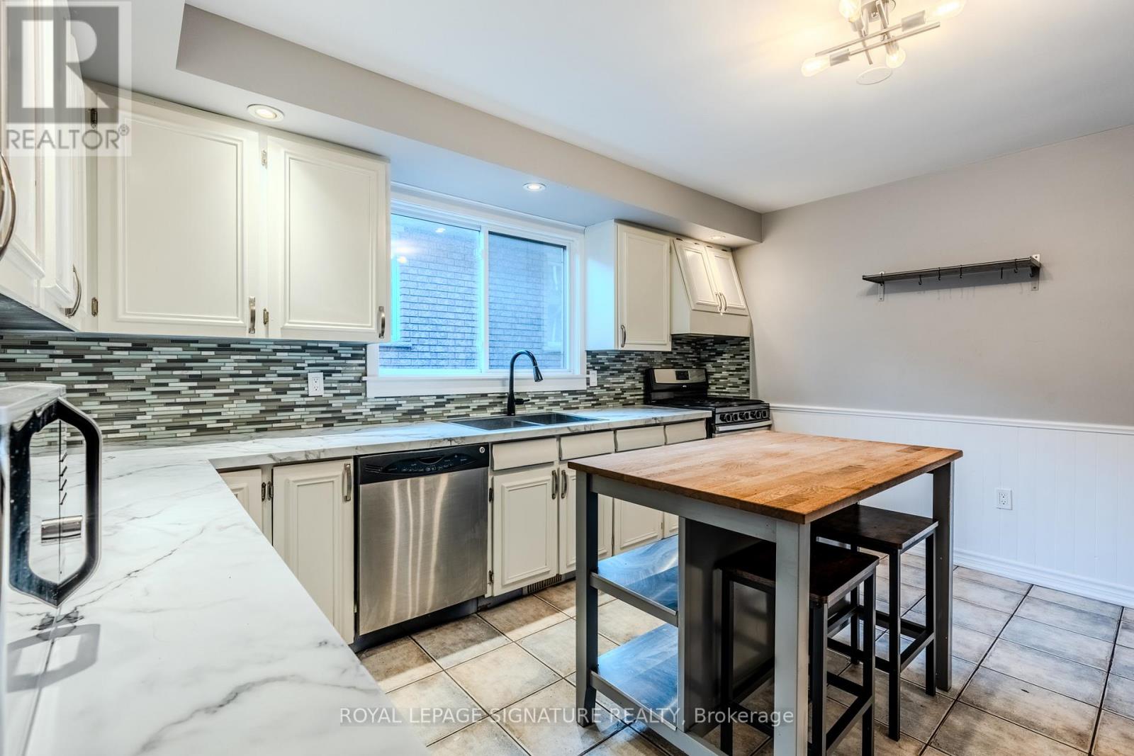 158 Chester Avenue, Hamilton, Ontario  L9C 2X1 - Photo 9 - X12481402