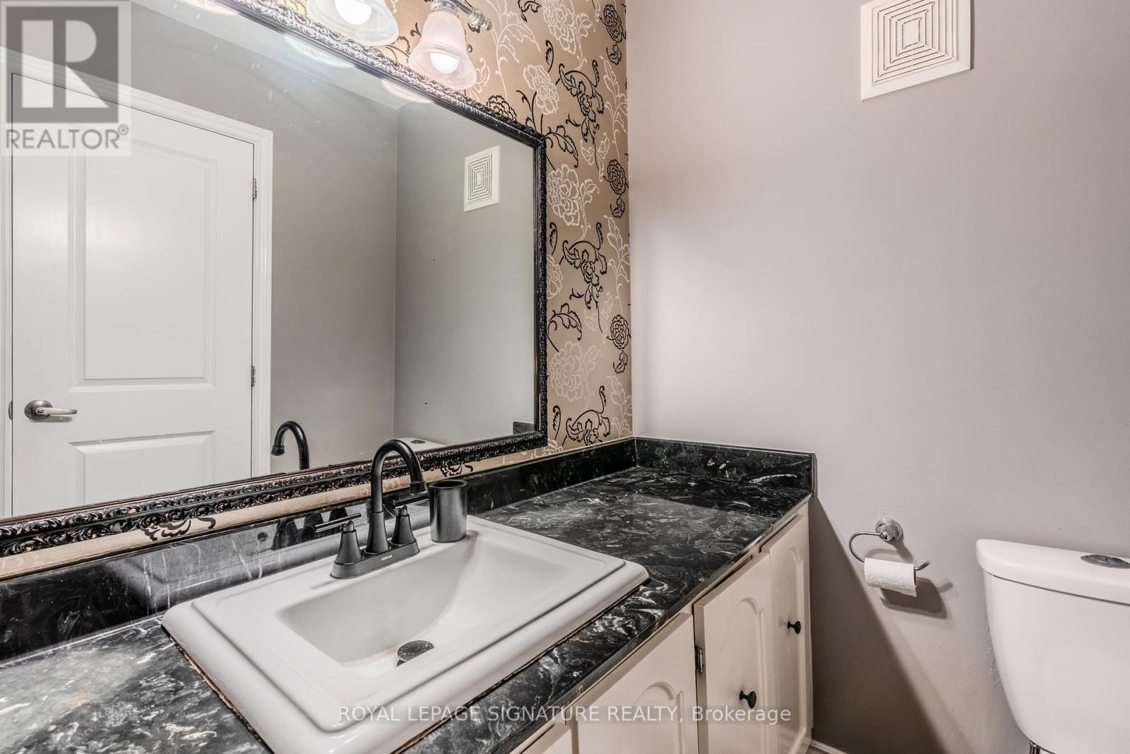 158 Chester Avenue, Hamilton, Ontario  L9C 2X1 - Photo 15 - X12481402