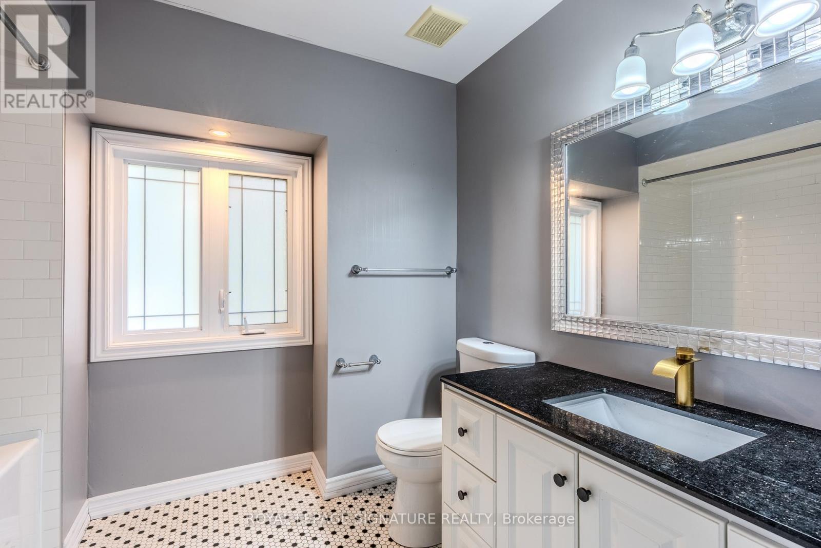 158 Chester Avenue, Hamilton, Ontario  L9C 2X1 - Photo 29 - X12481402