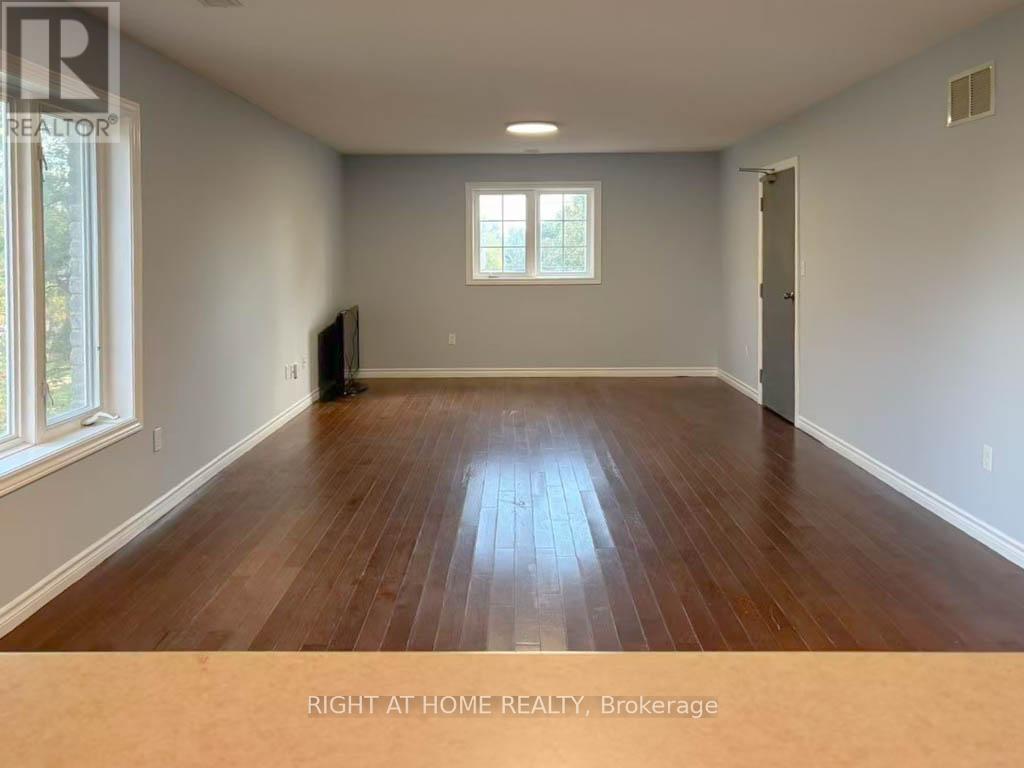 4405 Simcoe Street, Niagara Falls, Ontario  L2E 1T7 - Photo 32 - X12354682