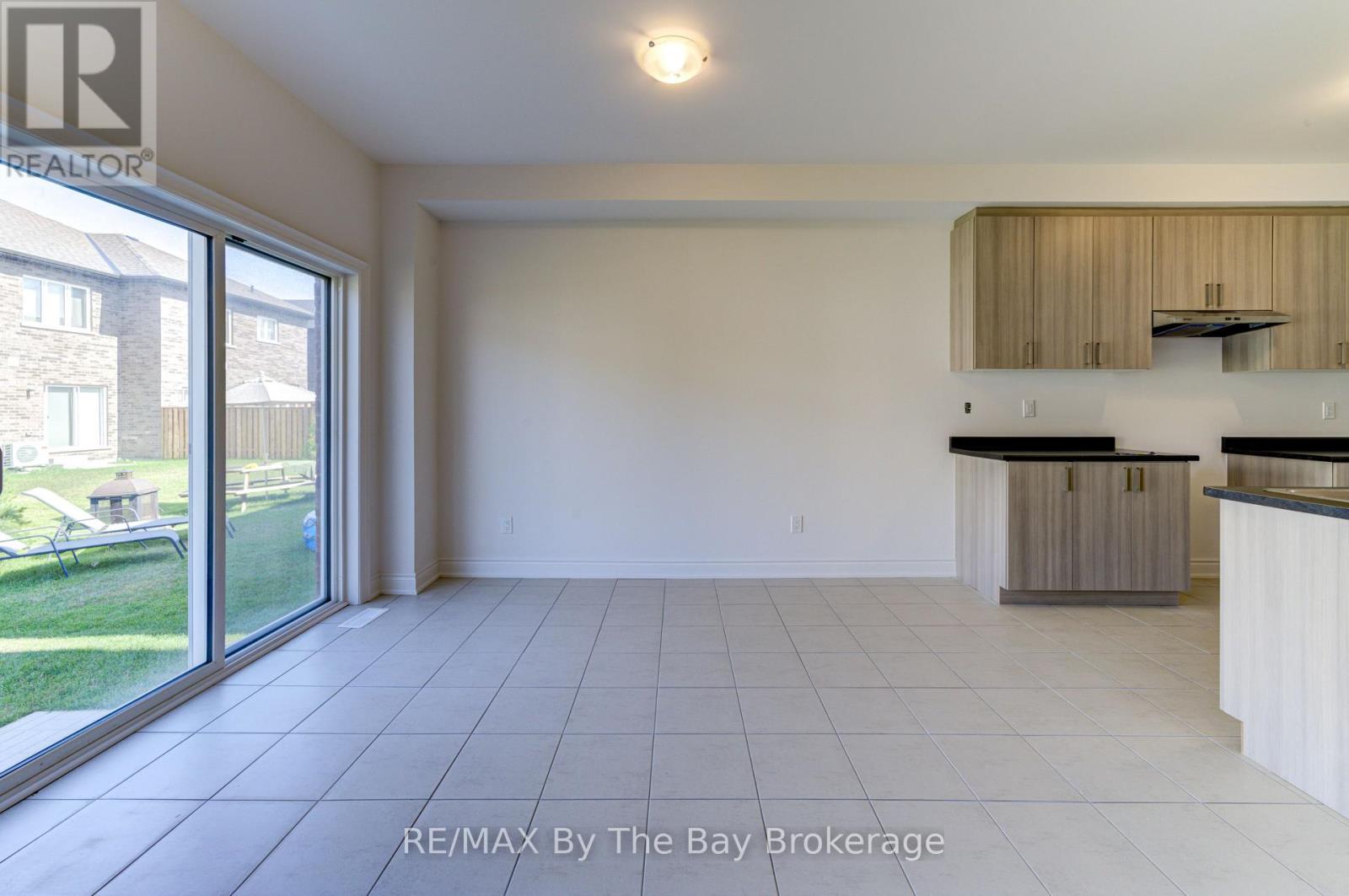 39 Lisa Street, Wasaga Beach, Ontario  L9Z 1J9 - Photo 13 - S12481984