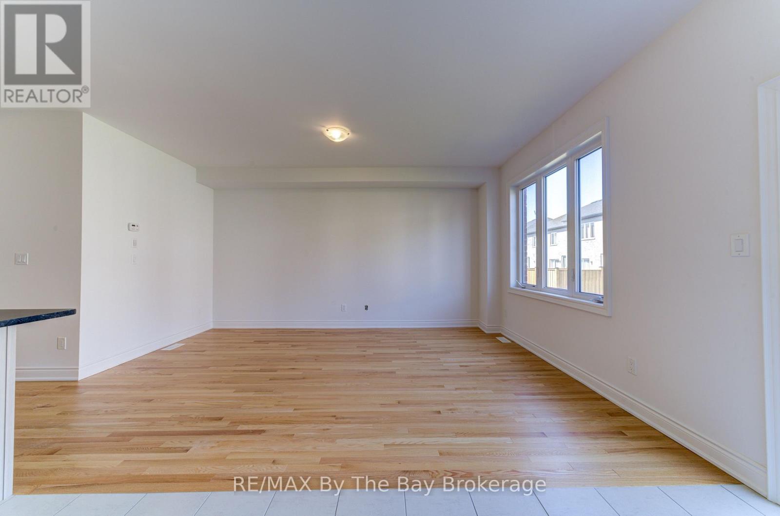 39 Lisa Street, Wasaga Beach, Ontario  L9Z 1J9 - Photo 19 - S12481984