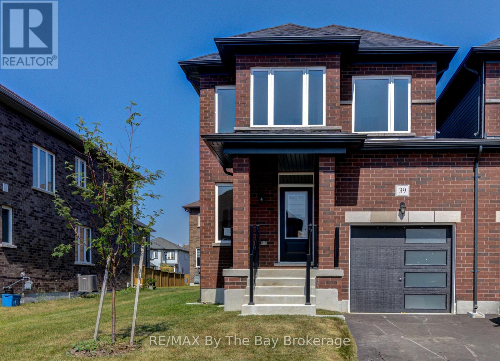 39 Lisa Street, Wasaga Beach, Ontario  L9Z 1J9 - Photo 2 - S12481984