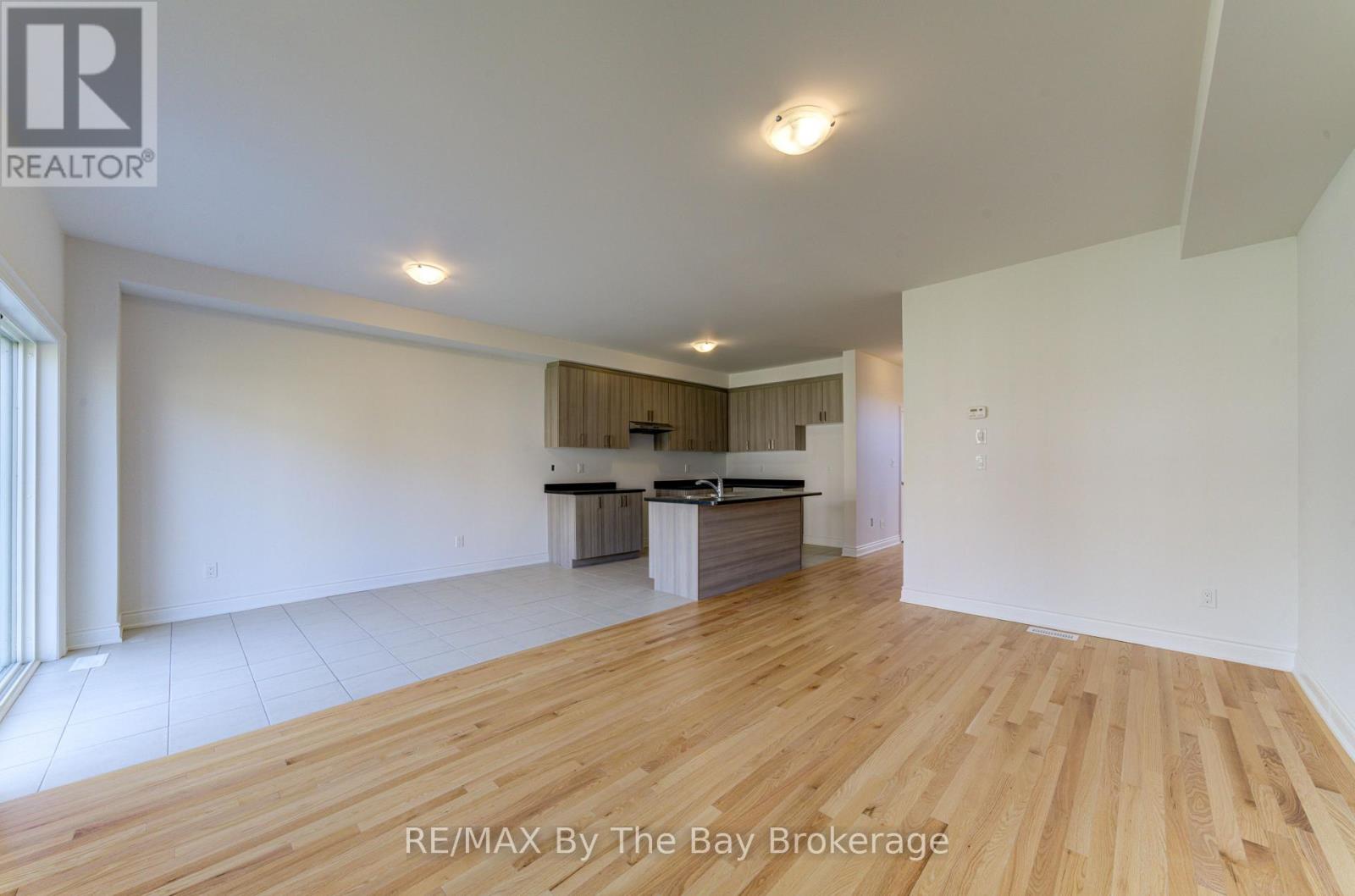 39 Lisa Street, Wasaga Beach, Ontario  L9Z 1J9 - Photo 21 - S12481984