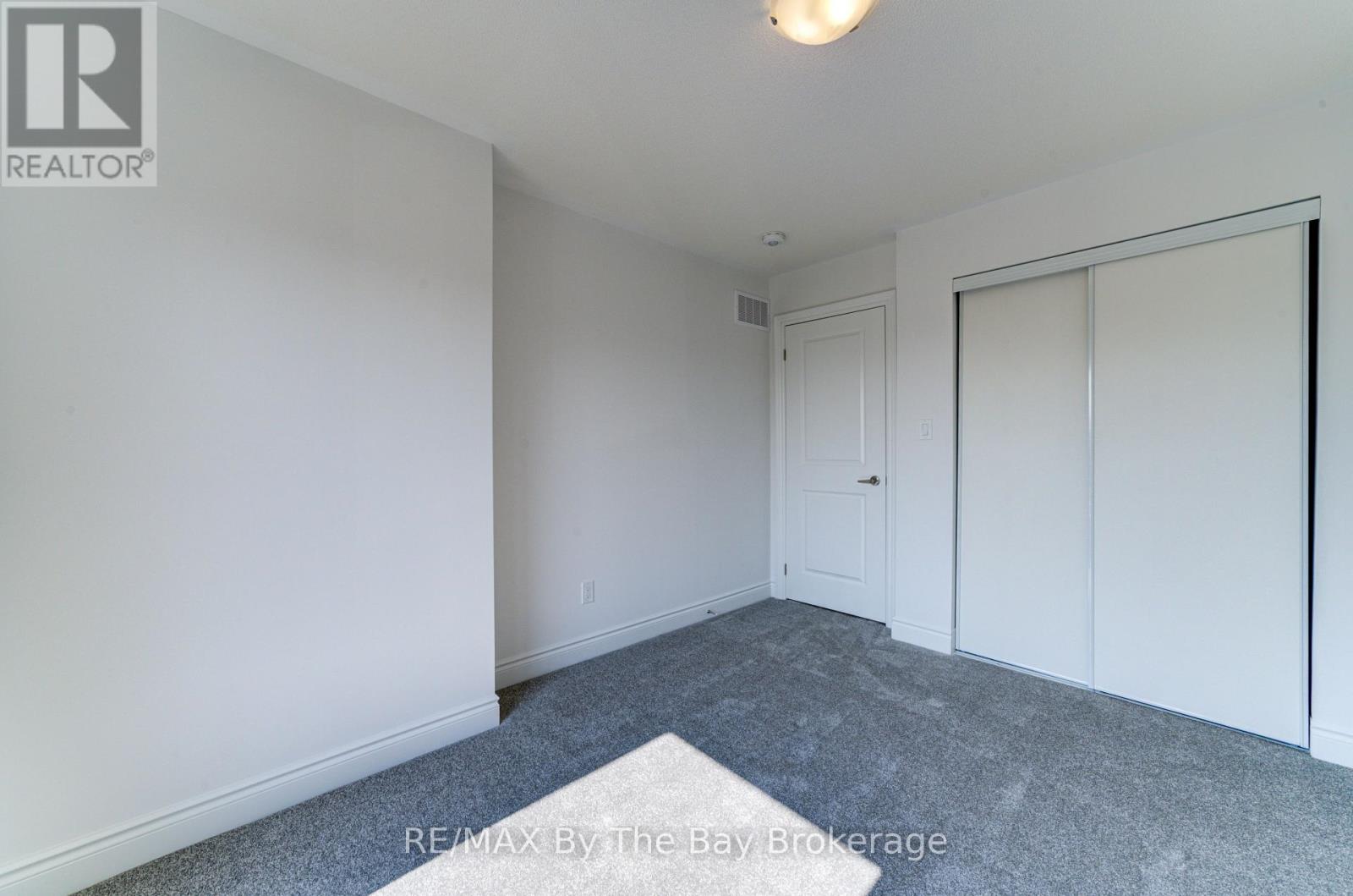 39 Lisa Street, Wasaga Beach, Ontario  L9Z 1J9 - Photo 36 - S12481984