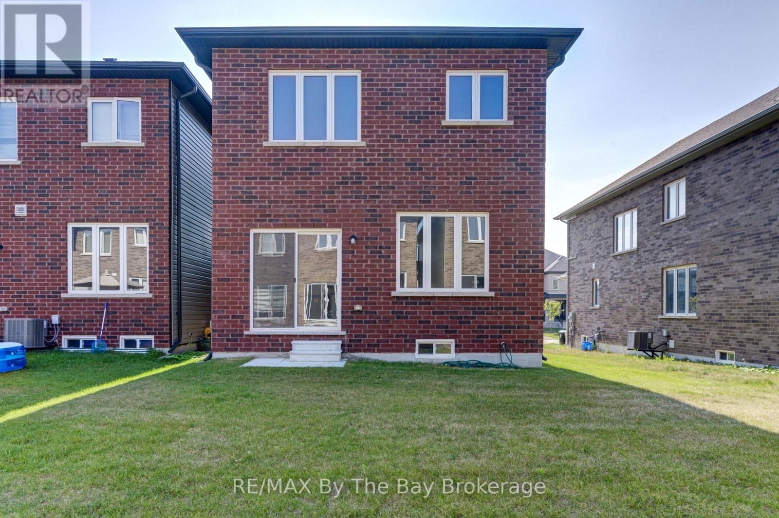 39 Lisa Street, Wasaga Beach, Ontario  L9Z 1J9 - Photo 40 - S12481984
