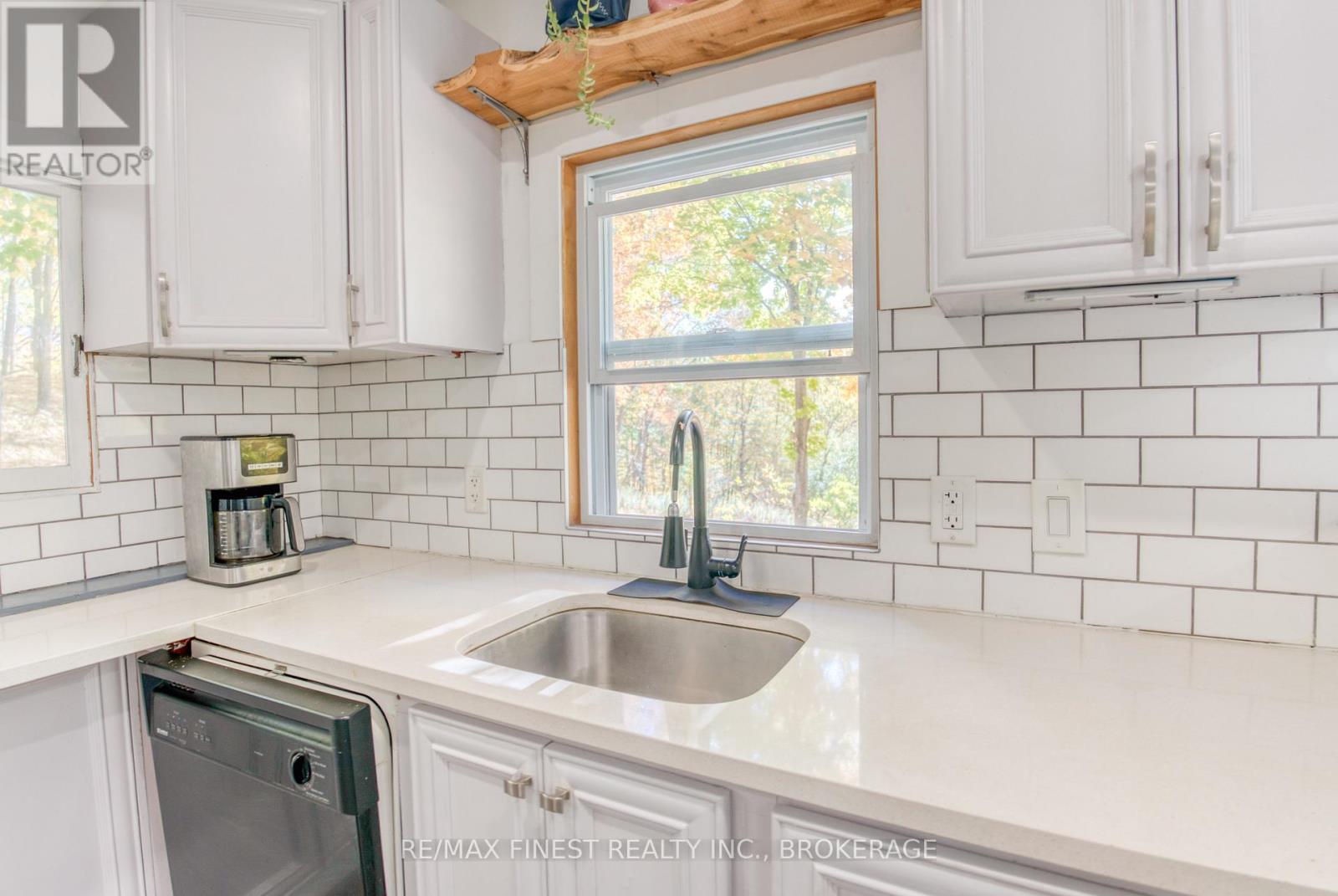 10874 Canoe Lake Road, Frontenac (Frontenac South), Ontario  K0H 2V0 - Photo 6 - X12481963