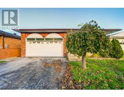 28 BOWHILL CRESCENT, Toronto, Ontario