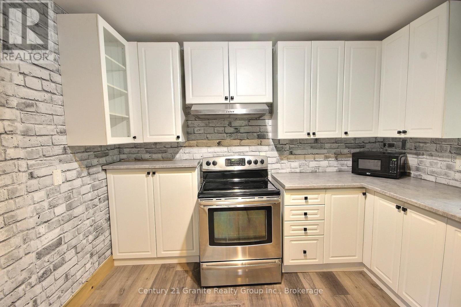4 Dickson Street, Kawartha Lakes, Ontario  K0M 2A0 - Photo 14 - X12481980