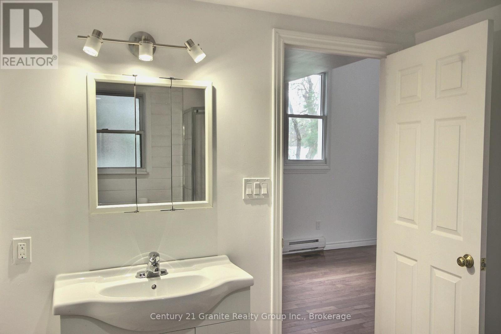 4 Dickson Street, Kawartha Lakes, Ontario  K0M 2A0 - Photo 16 - X12481980