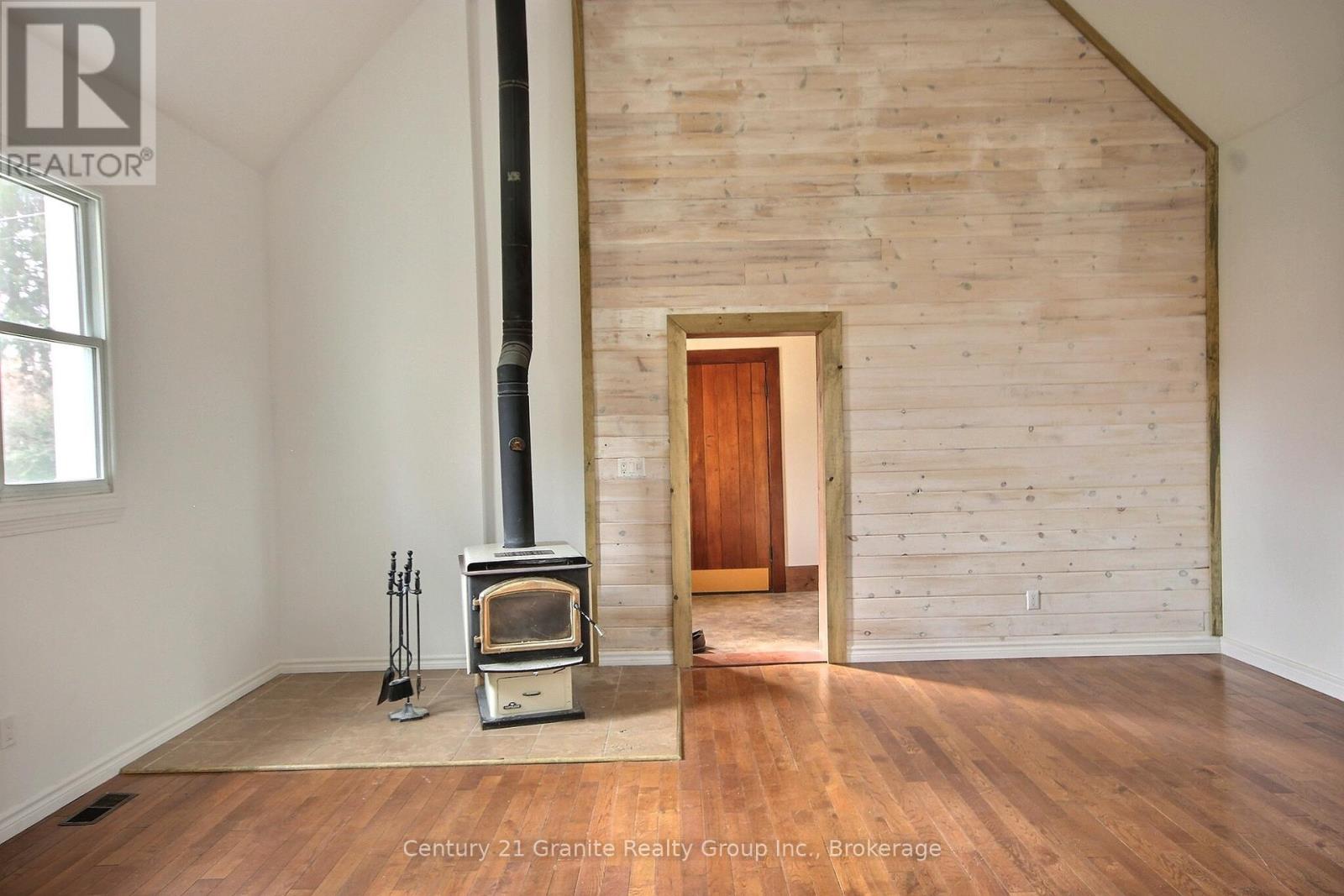 4 Dickson Street, Kawartha Lakes, Ontario  K0M 2A0 - Photo 7 - X12481980