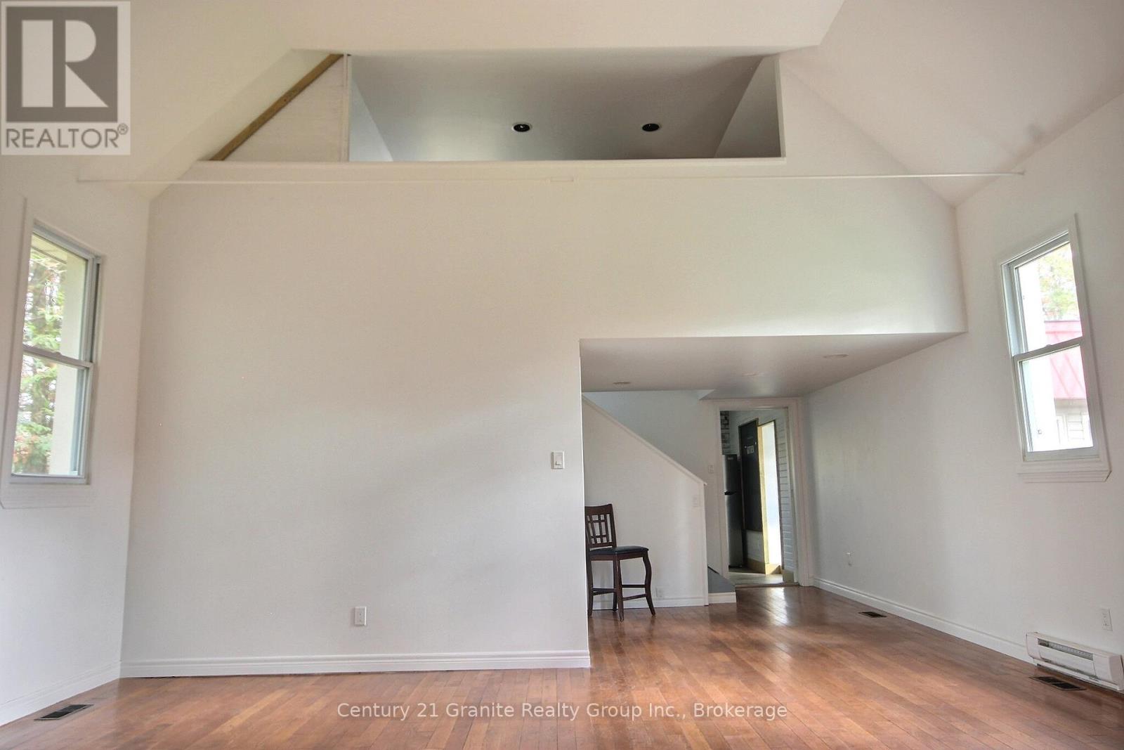 4 Dickson Street, Kawartha Lakes, Ontario  K0M 2A0 - Photo 8 - X12481980