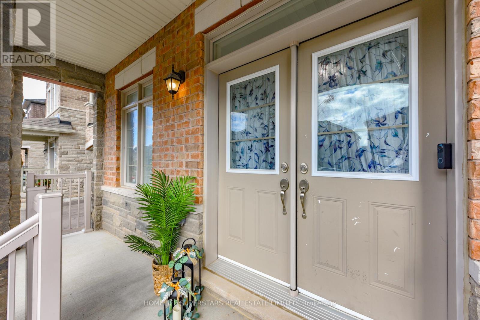 21 Cattail Crescent, Hamilton, Ontario  L8B 1Z6 - Photo 4 - X12481948