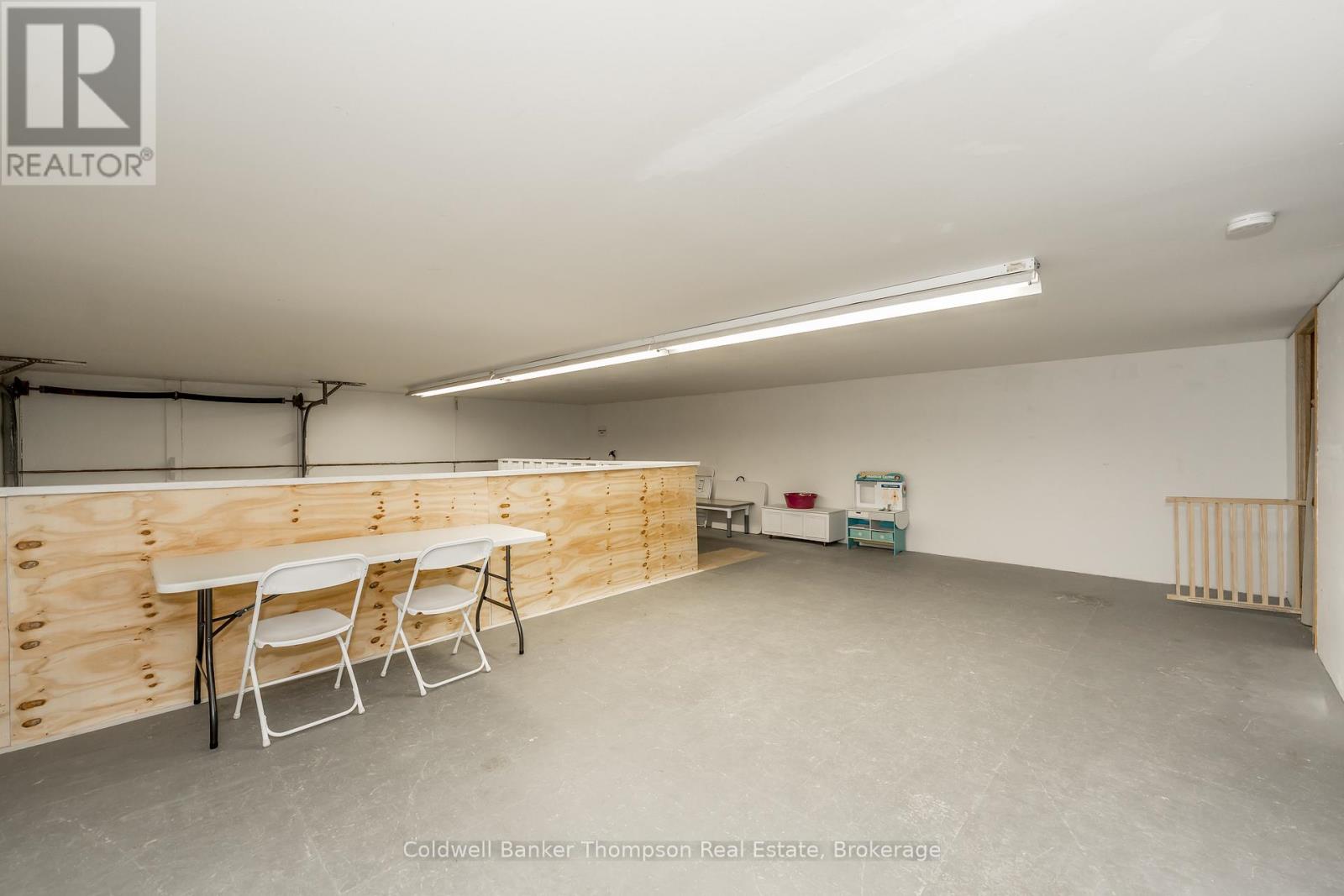 112 Lindgren Road W, Huntsville, Ontario P1H 1Y2 - Photo 38 - X12465961