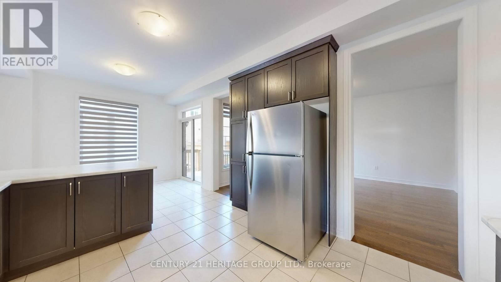 68 Barrow Avenue, Bradford West Gwillimbury, Ontario  L3Z 0W1 - Photo 7 - N12480078