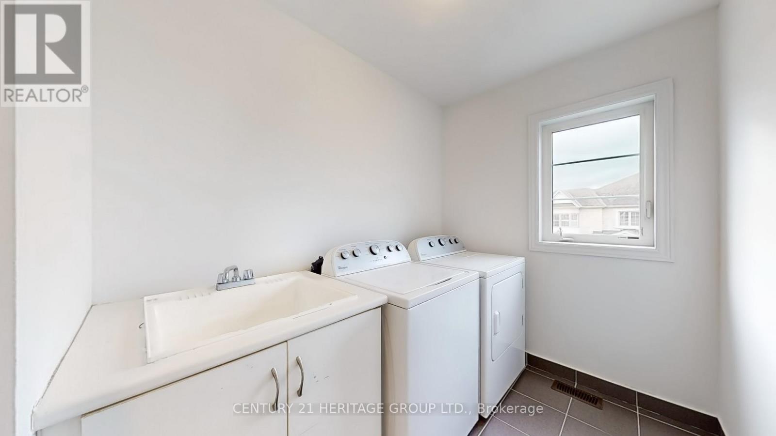 68 Barrow Avenue, Bradford West Gwillimbury, Ontario  L3Z 0W1 - Photo 37 - N12480078