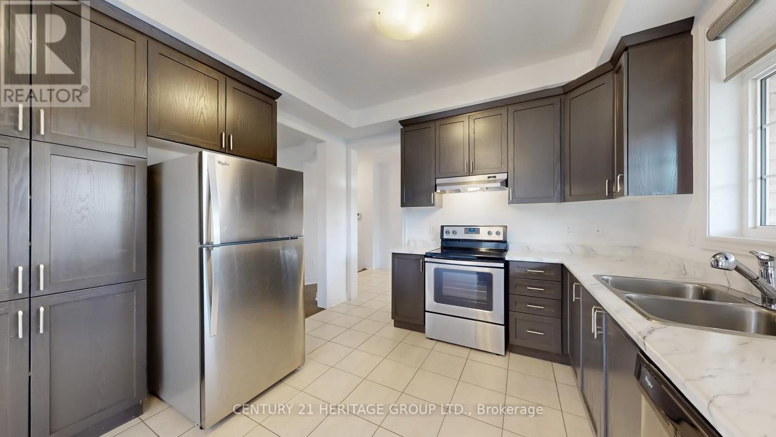 68 Barrow Avenue, Bradford West Gwillimbury, Ontario  L3Z 0W1 - Photo 8 - N12480078