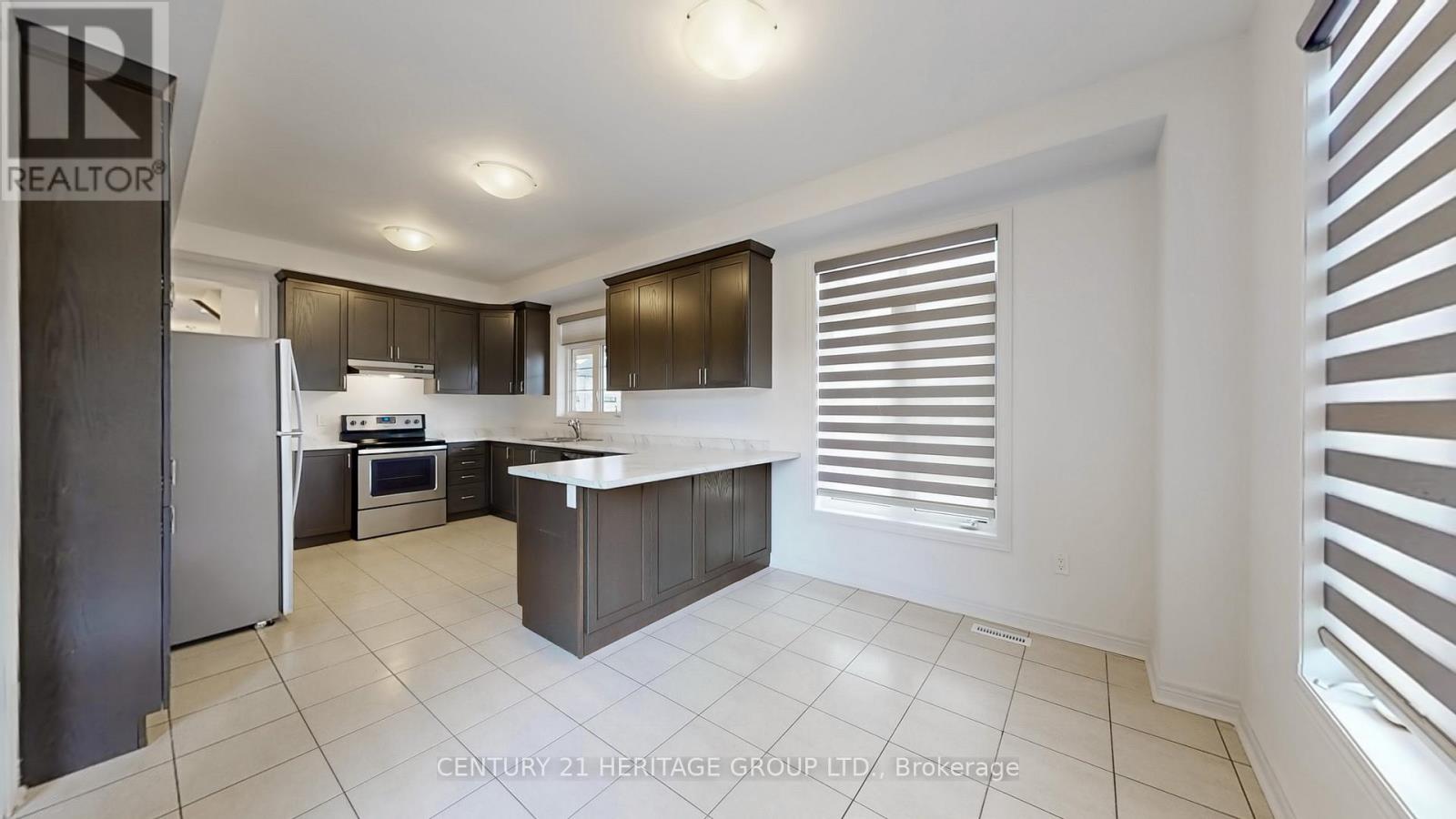 68 Barrow Avenue, Bradford West Gwillimbury, Ontario  L3Z 0W1 - Photo 9 - N12480078