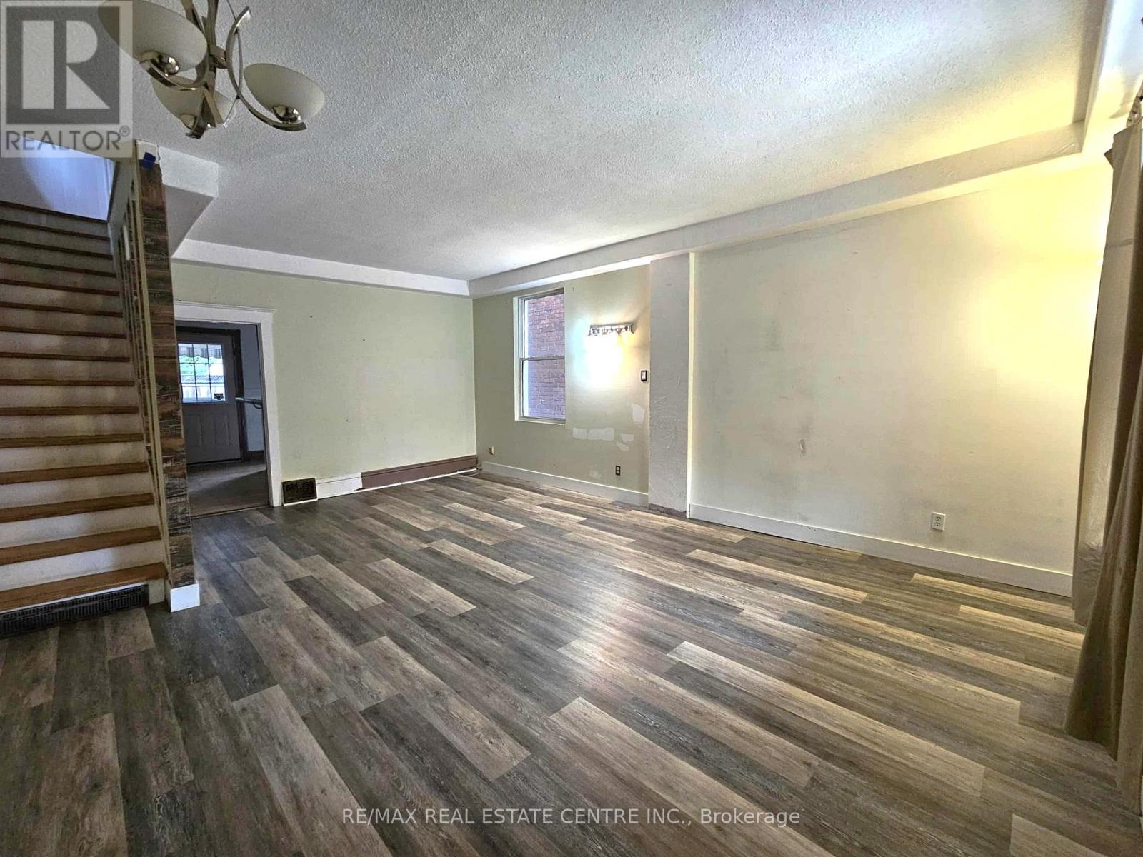 35 Fairleigh Avenue N, Hamilton, Ontario  L8L 6H1 - Photo 3 - X12480901