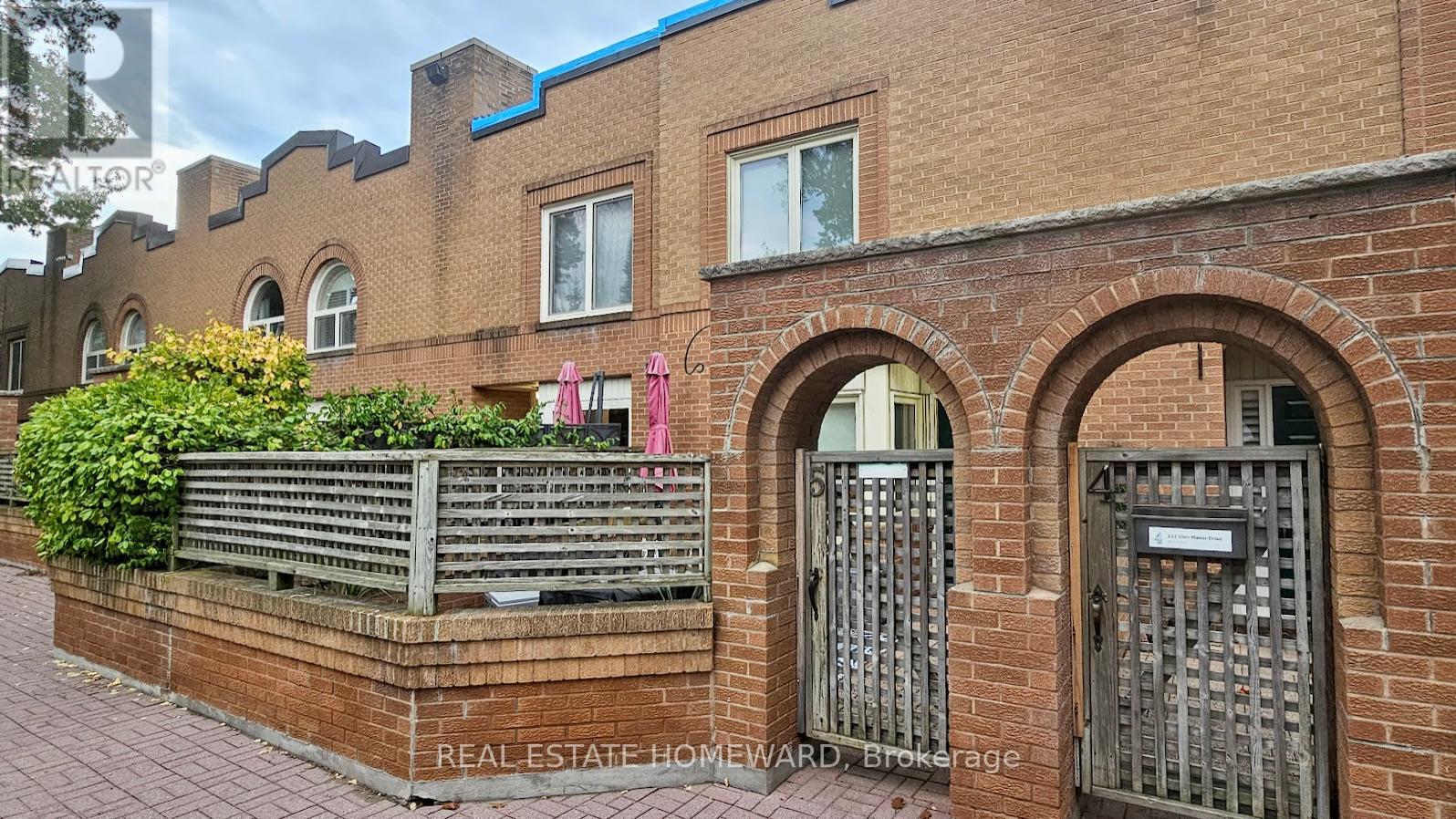 5 - 122 Glen Manor Drive, Toronto, Ontario  M4E 2X6 - Photo 2 - E12481955