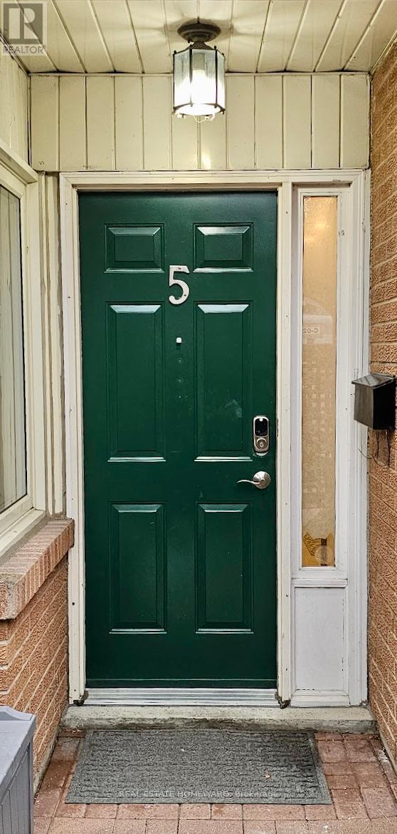 5 - 122 Glen Manor Drive, Toronto, Ontario  M4E 2X6 - Photo 3 - E12481955