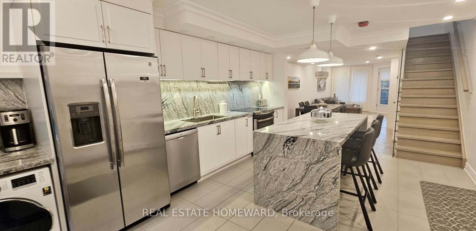 5 - 122 Glen Manor Drive, Toronto, Ontario  M4E 2X6 - Photo 4 - E12481955