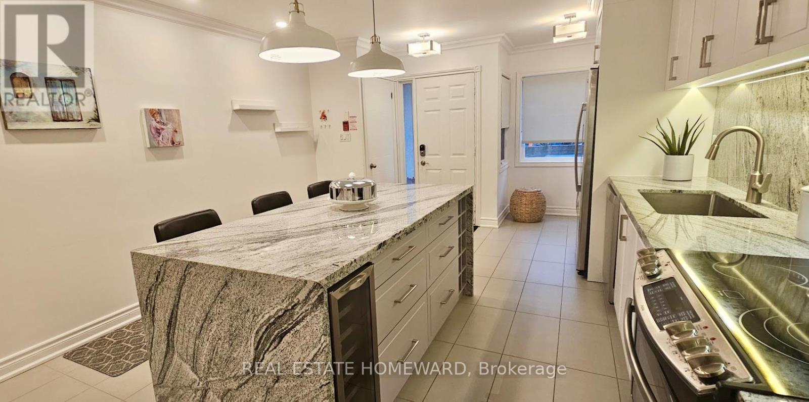 5 - 122 Glen Manor Drive, Toronto, Ontario  M4E 2X6 - Photo 7 - E12481955