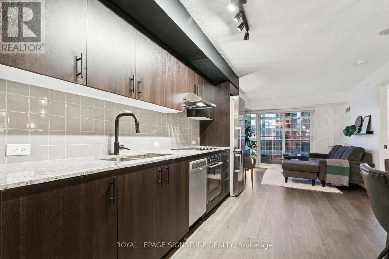 1301 - 255 Village Green Square, Toronto, Ontario  M1S 0L7 - Photo 10 - E12481967