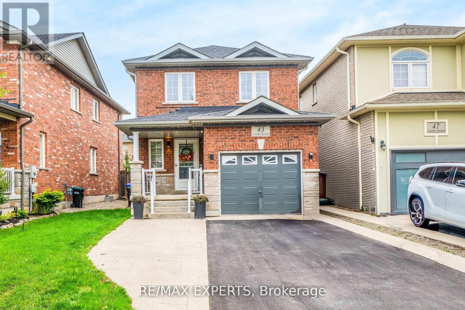 43 Carter Street, Bradford West Gwillimbury, Ontario  L3Z 2A4 - Photo 2 - N12481991