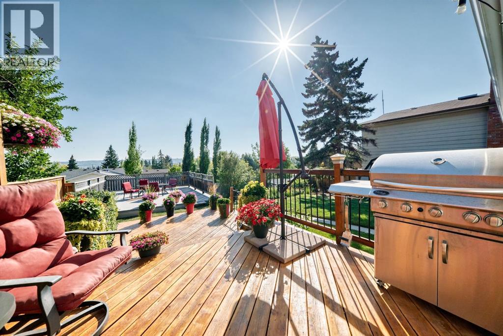 132 Silver Ridge Rise Nw, Calgary, Alberta  T3B 4P7 - Photo 2 - A2257925