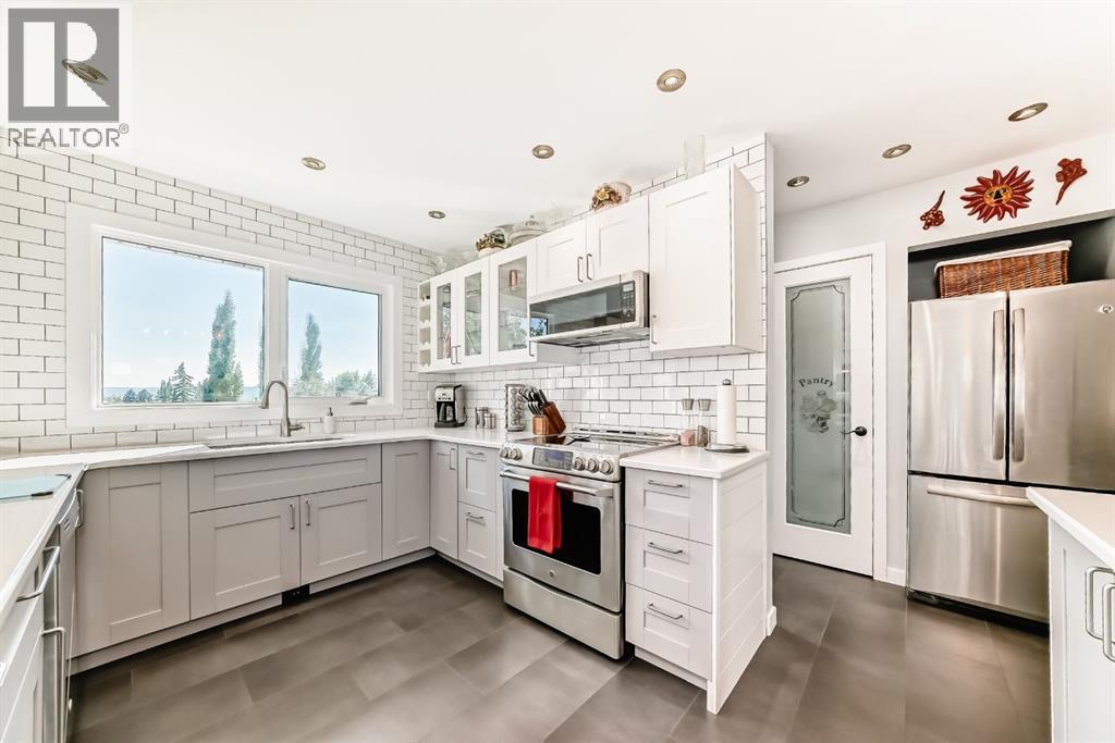 132 Silver Ridge Rise Nw, Calgary, Alberta  T3B 4P7 - Photo 14 - A2257925