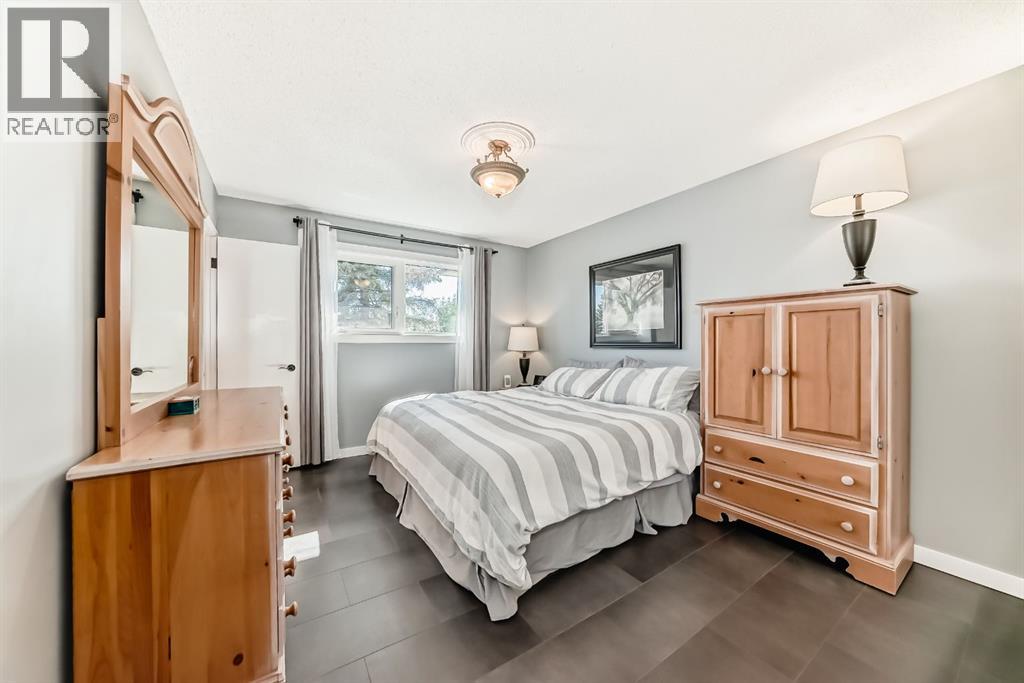 132 Silver Ridge Rise Nw, Calgary, Alberta  T3B 4P7 - Photo 15 - A2257925