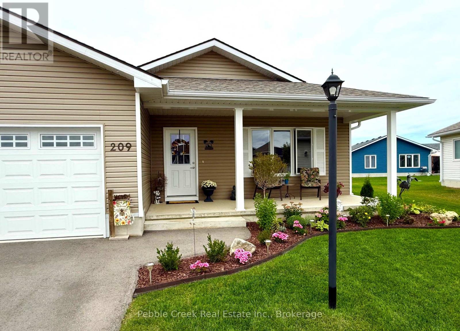 209 Lake Breeze Drive, Ashfield-Colborne-Wawanosh, Ontario  N7A 0C6 - Photo 2 - X12482007