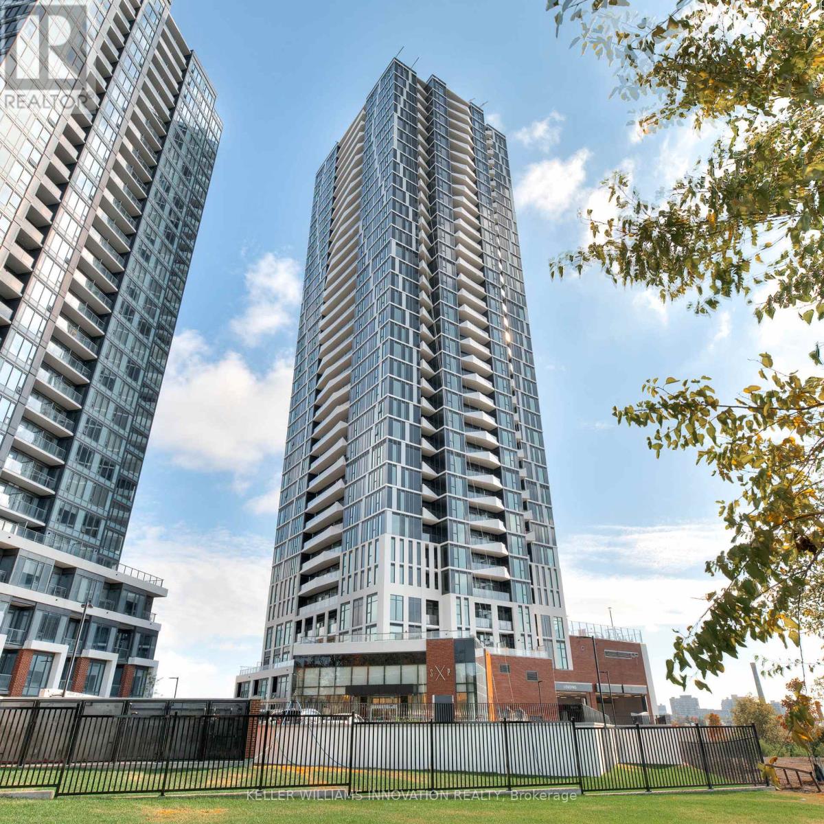 404 - 25 Wellington Street S, Kitchener, Ontario  N2G 0G5 - Photo 3 - X12481964