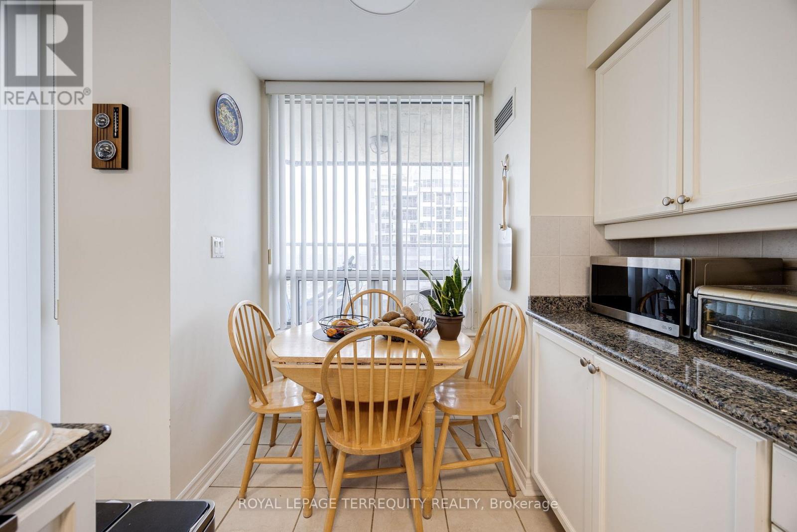 2204 - 1 Rean Drive, Toronto, Ontario  M2K 3C1 - Photo 3 - C12481997