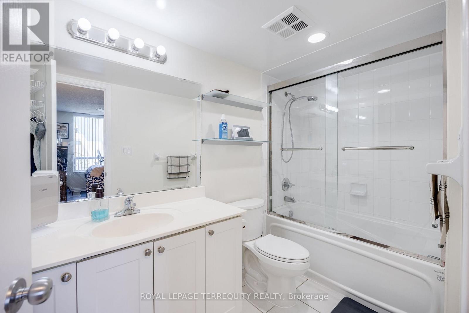 2204 - 1 Rean Drive, Toronto, Ontario  M2K 3C1 - Photo 6 - C12481997