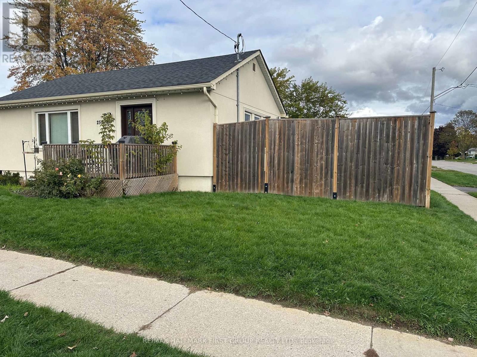 259 Stevenson Road N, Oshawa, Ontario  L1J 5N1 - Photo 2 - E12482010