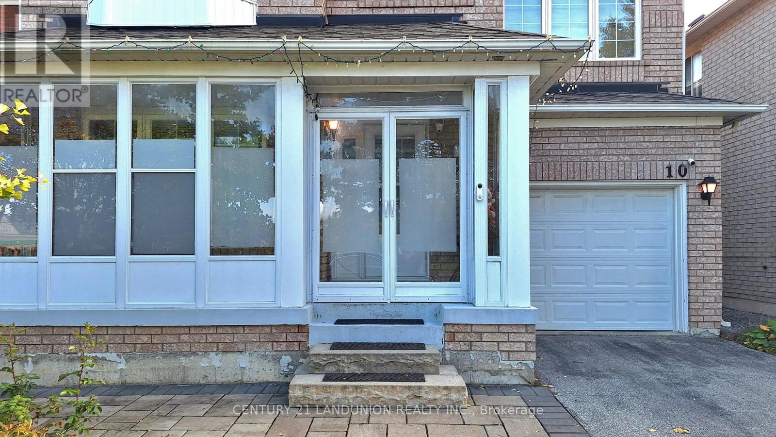 10 Majestic Drive, Markham, Ontario  L6C 2B2 - Photo 3 - N12482008