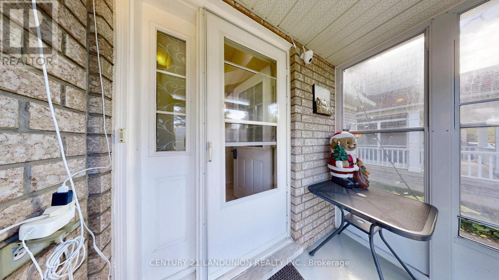 10 Majestic Drive, Markham, Ontario  L6C 2B2 - Photo 6 - N12482008