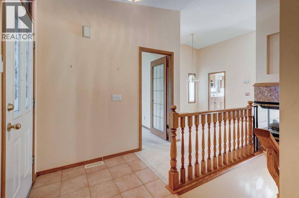 1567 Evergreen Drive Sw, Calgary, Alberta  T2Y 3B7 - Photo 2 - A2266781