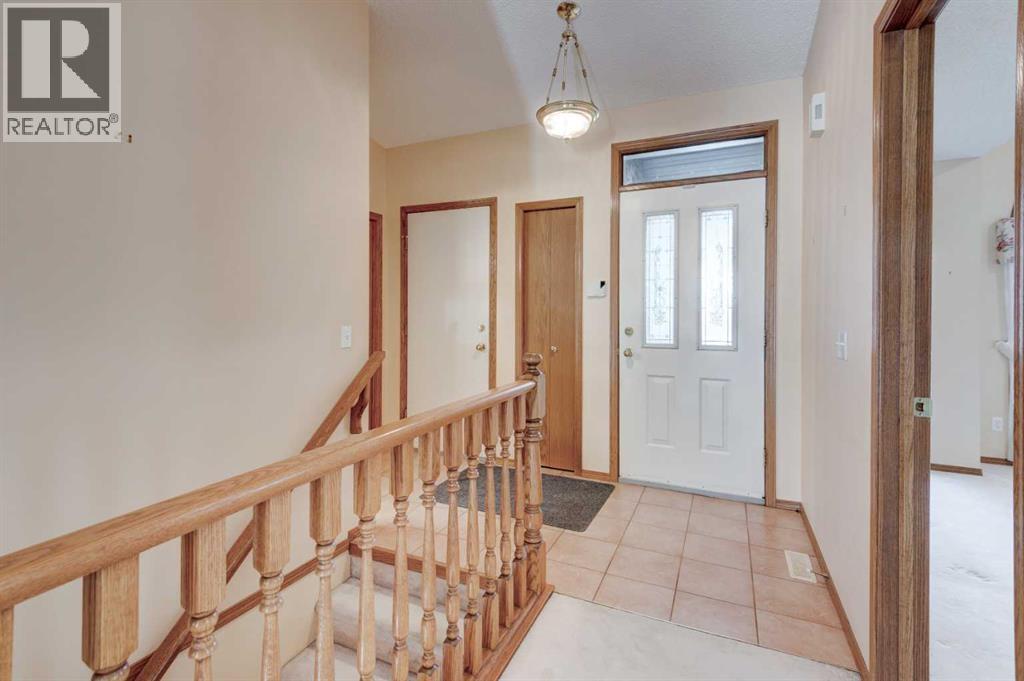 1567 Evergreen Drive Sw, Calgary, Alberta  T2Y 3B7 - Photo 3 - A2266781