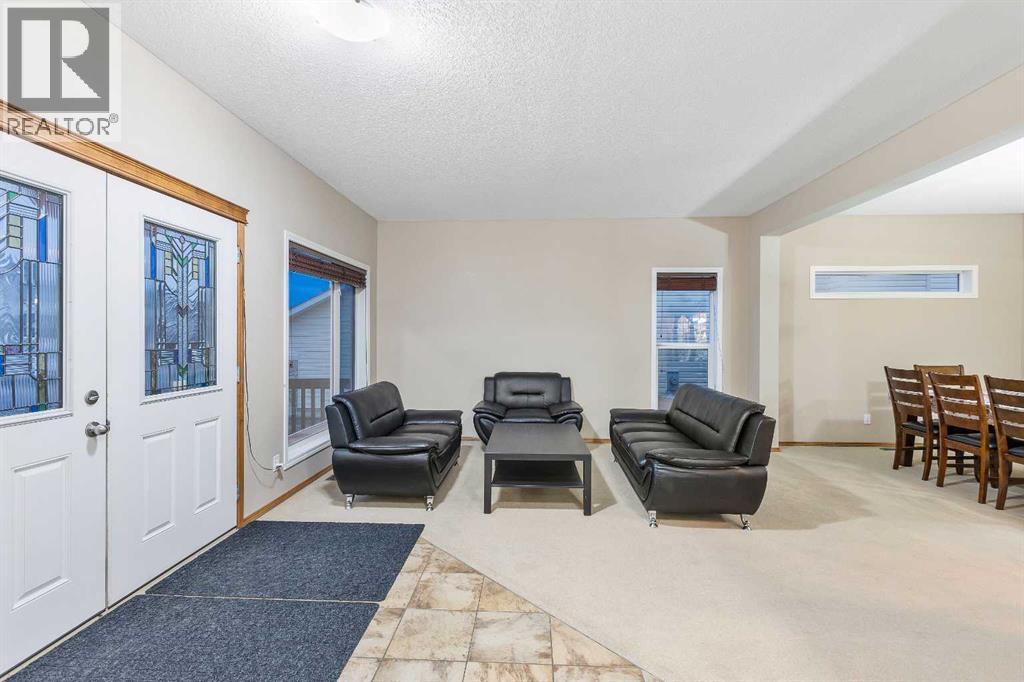 213 Hawkmere Close, Chestermere, Alberta  T1X 0C1 - Photo 6 - A2249035