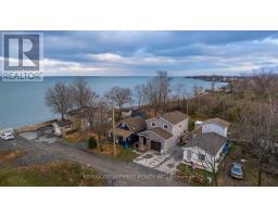 8 FIRST PRIVATE ROAD, Hamilton, Ontario