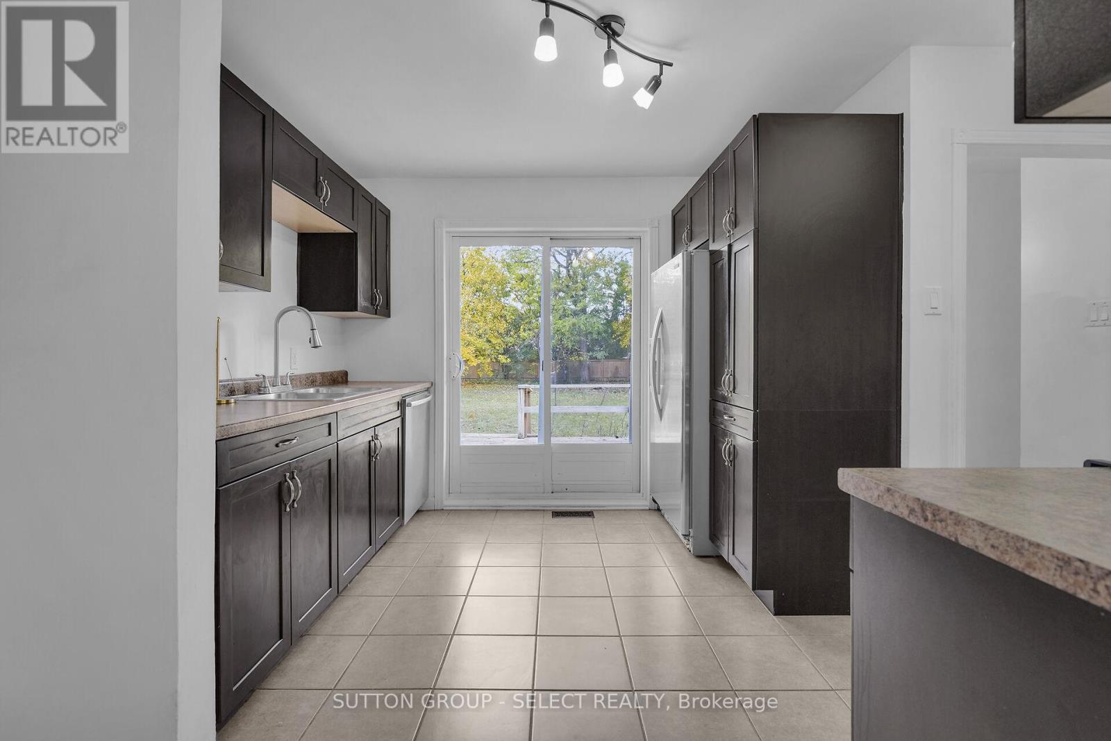 346 Stephen Street, London South, Ontario  N6K 2N3 - Photo 13 - X12482038
