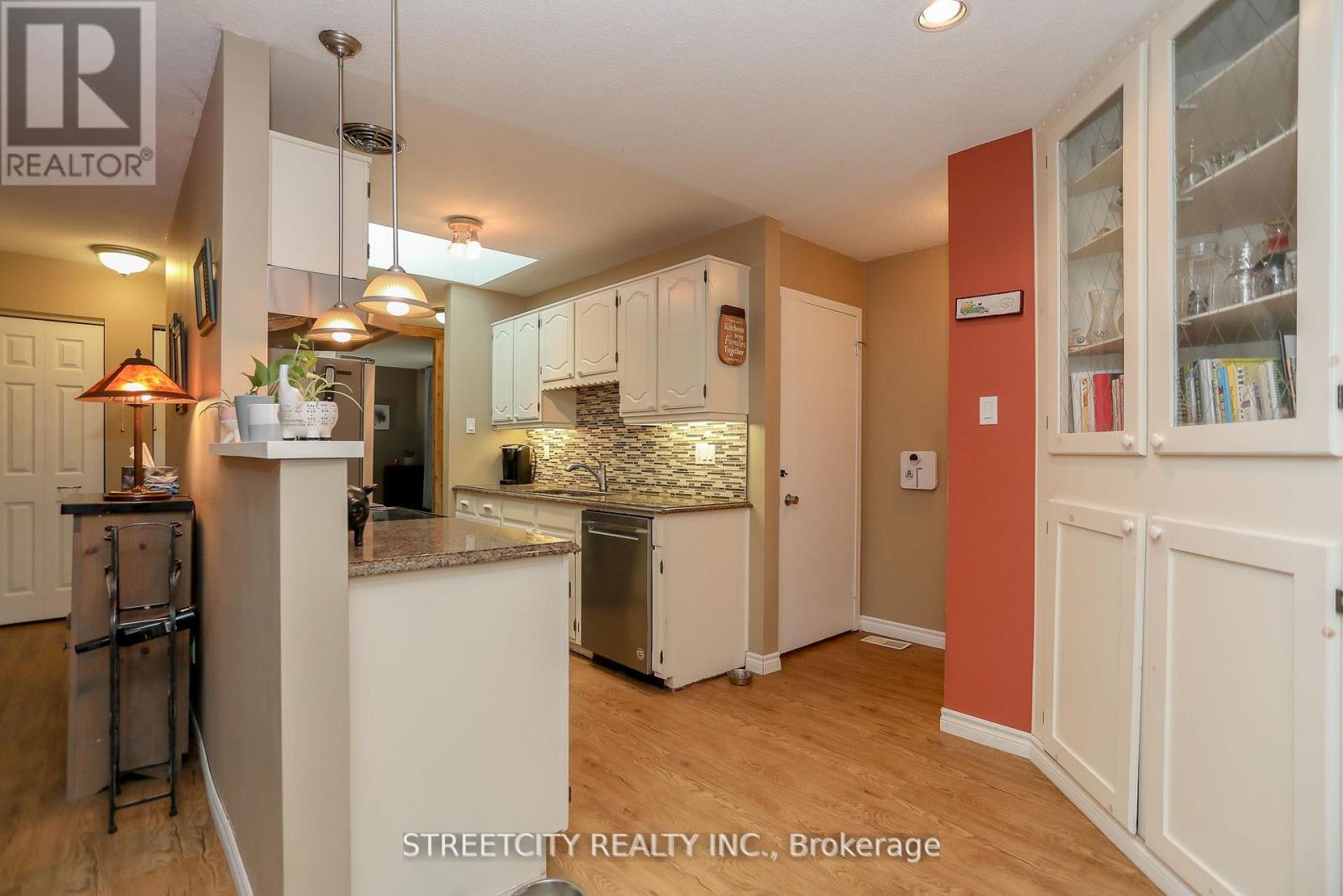 9 Cottonwood Crescent W, London North, Ontario  N6G 2Y7 - Photo 16 - X12482051