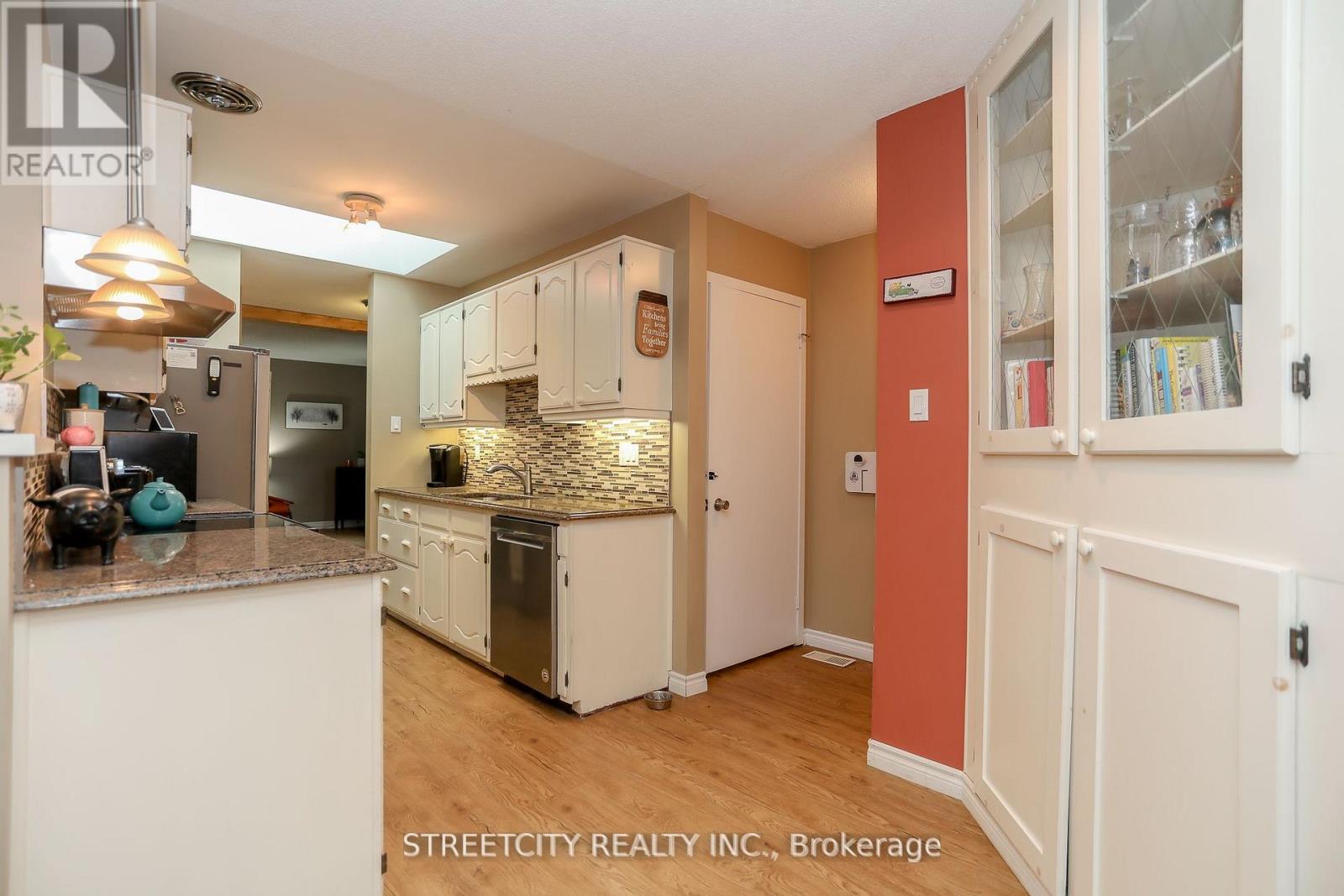 9 Cottonwood Crescent W, London North, Ontario  N6G 2Y7 - Photo 17 - X12482051